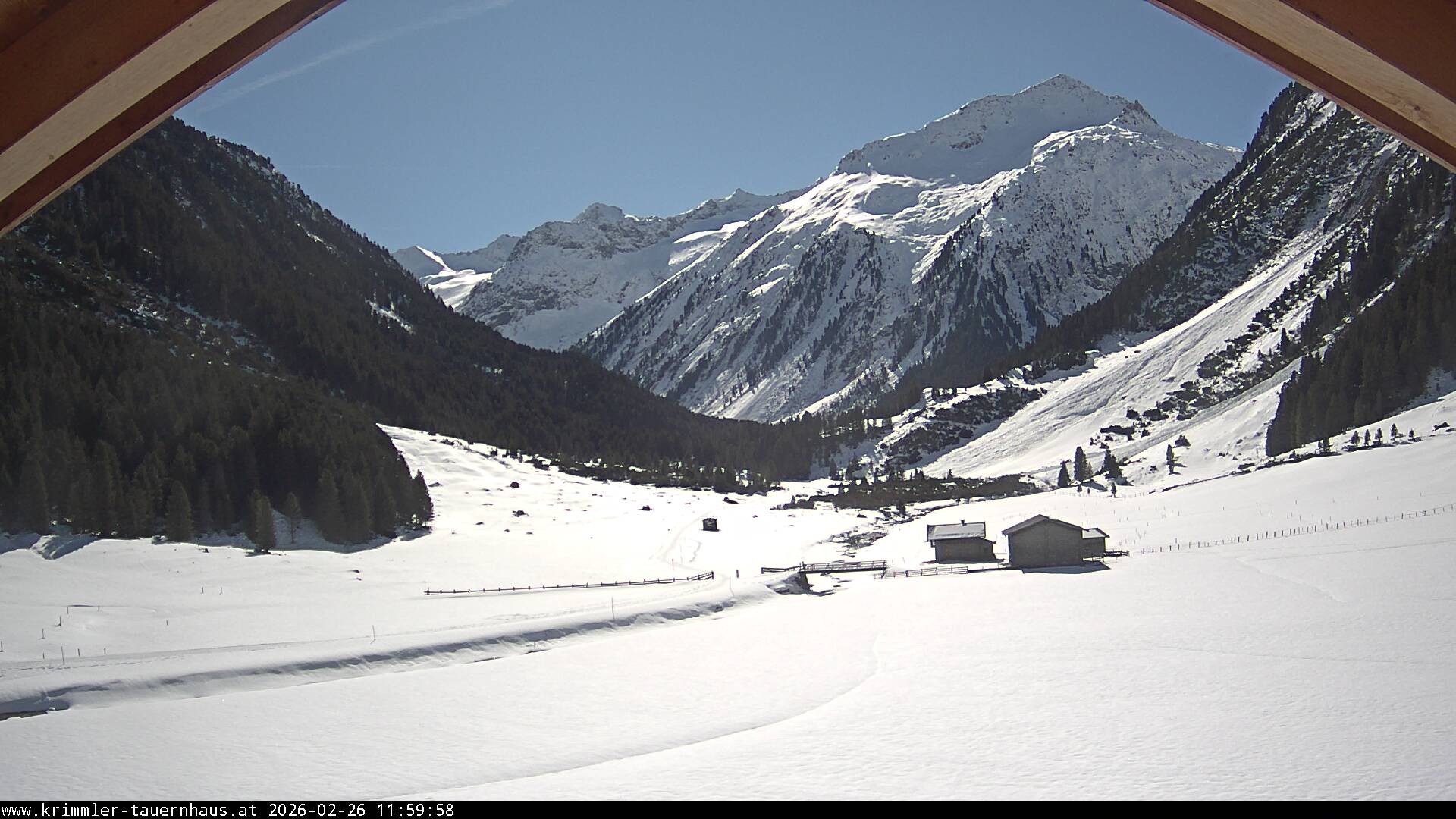 Archived image Mountain Hut Krimmler Tauernhaus - Webcam South