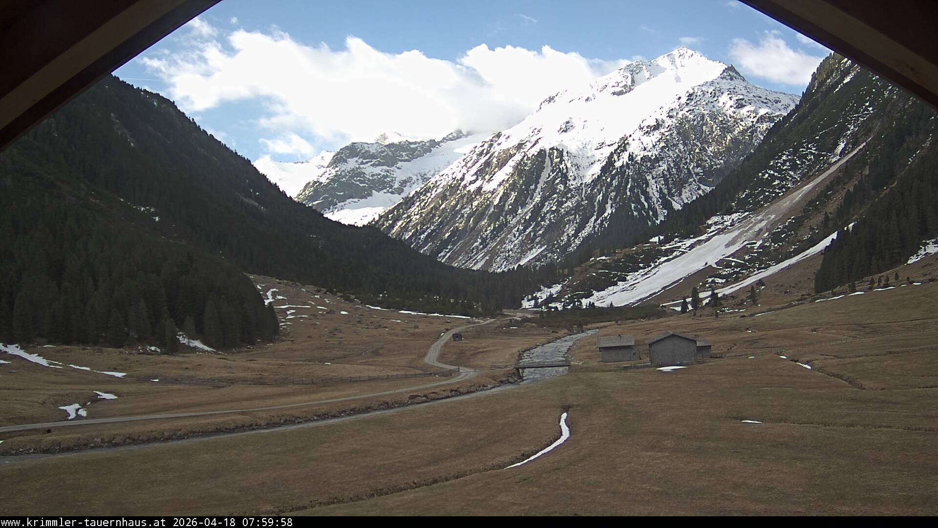 Archived image Mountain Hut Krimmler Tauernhaus - Webcam South