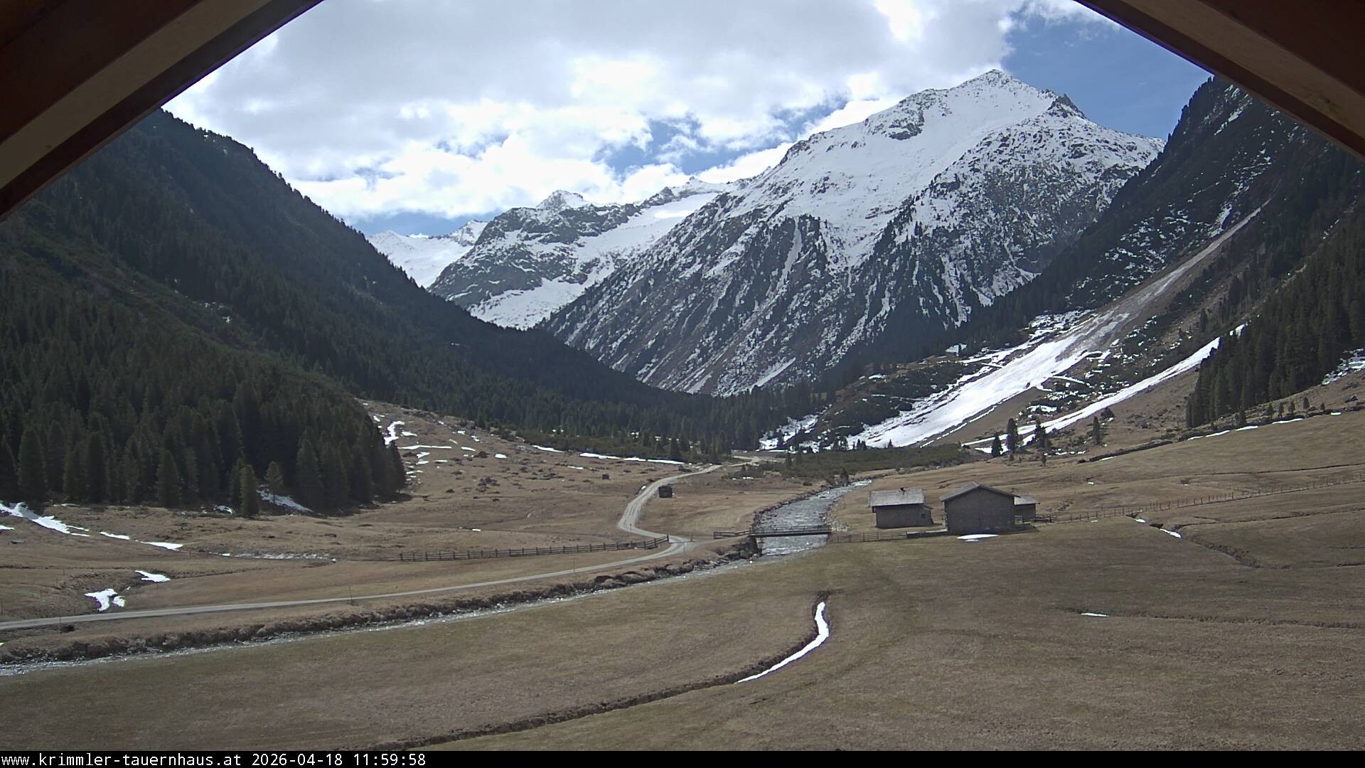 Archived image Mountain Hut Krimmler Tauernhaus - Webcam South