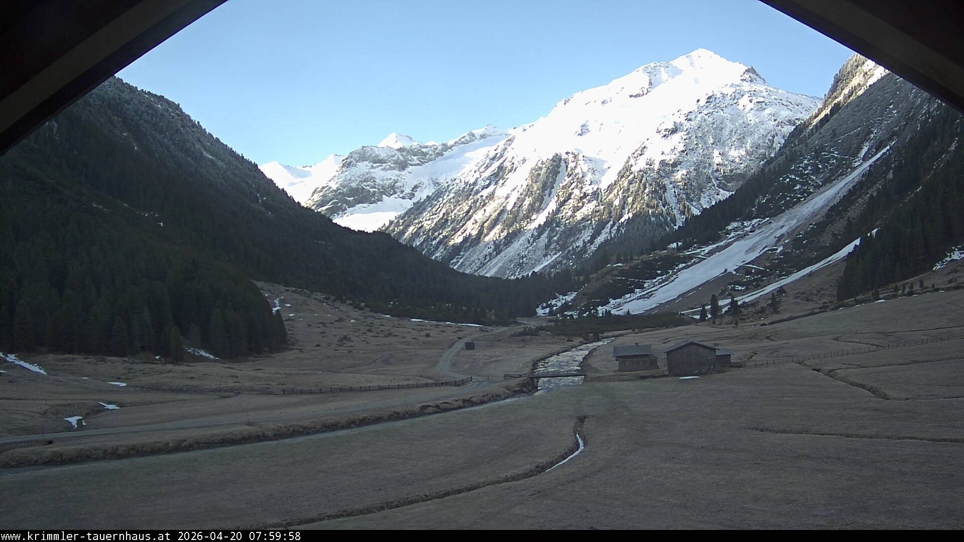 Archived image Mountain Hut Krimmler Tauernhaus - Webcam South