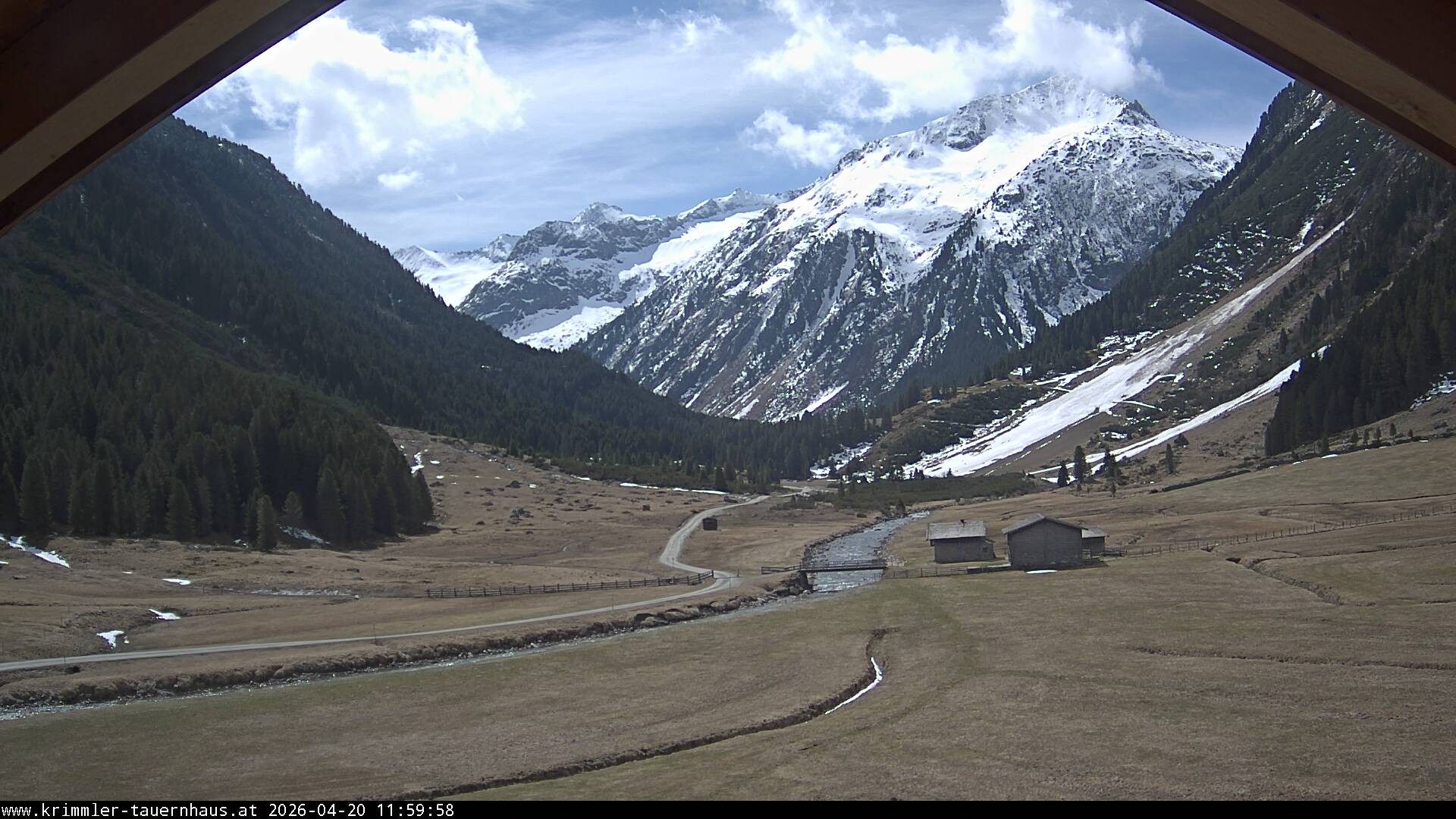 Archived image Mountain Hut Krimmler Tauernhaus - Webcam South