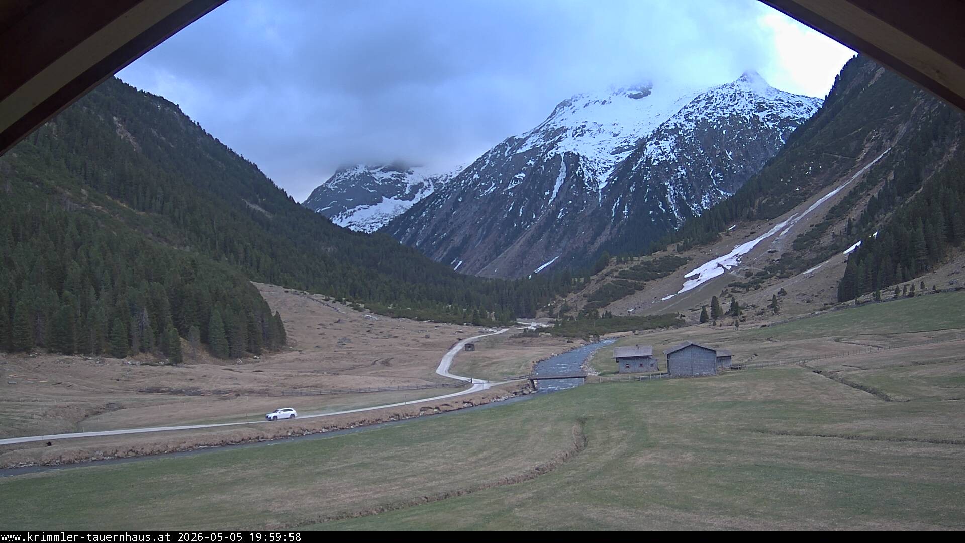 Archived image Mountain Hut Krimmler Tauernhaus - Webcam South