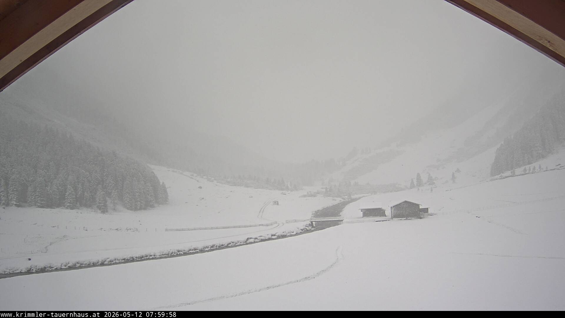 Archived image Mountain Hut Krimmler Tauernhaus - Webcam South