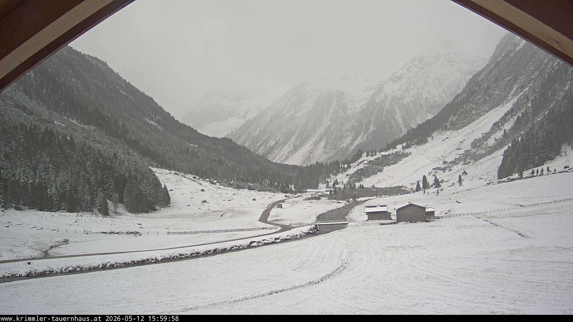 Archived image Mountain Hut Krimmler Tauernhaus - Webcam South