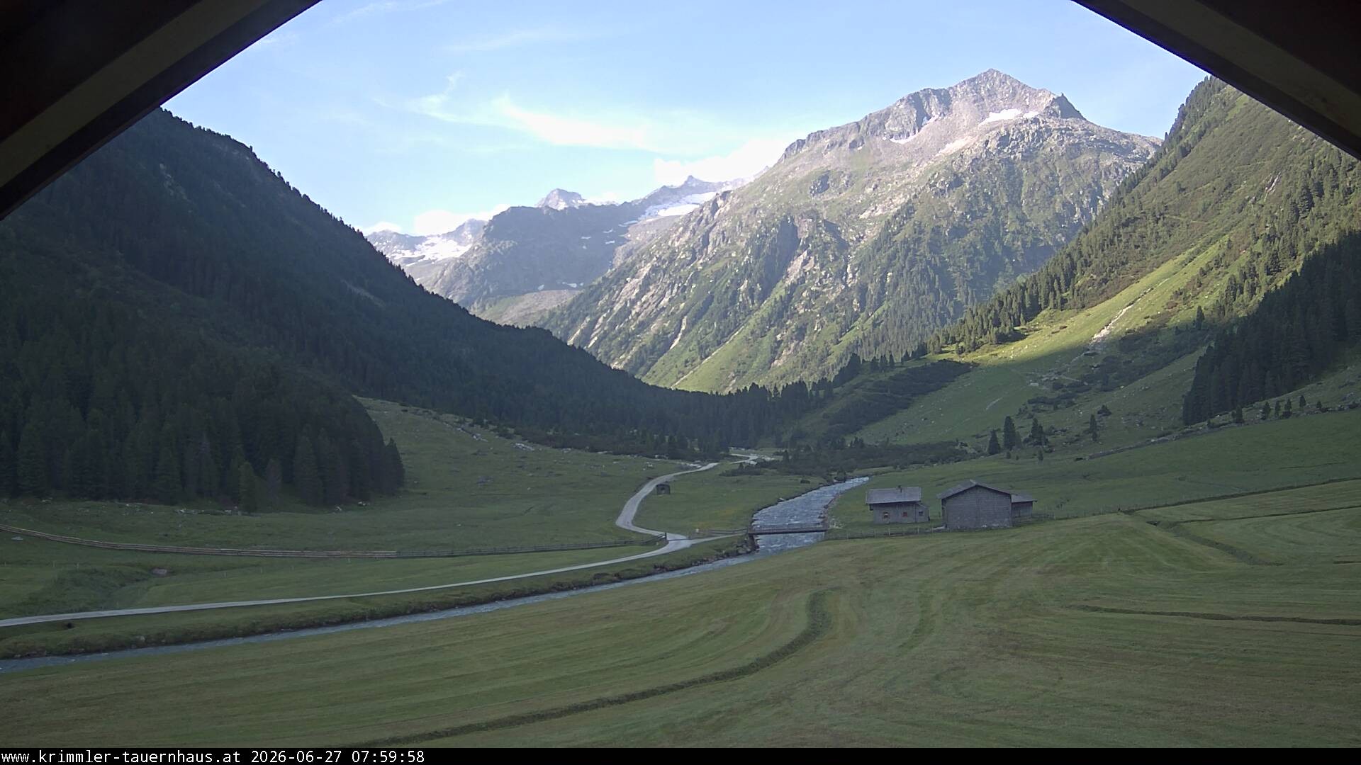 Archived image Mountain Hut Krimmler Tauernhaus - Webcam South