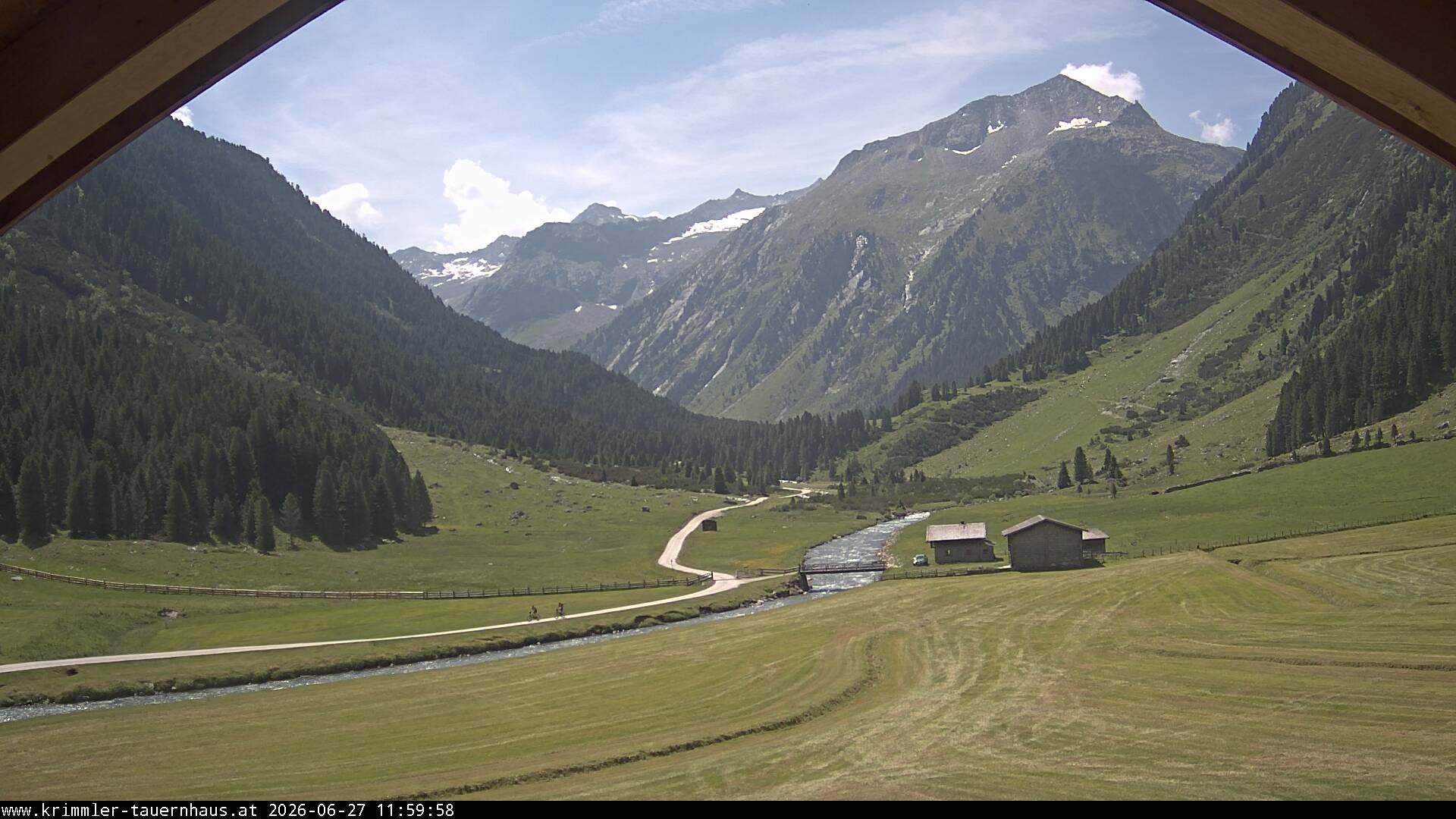 Archived image Mountain Hut Krimmler Tauernhaus - Webcam South