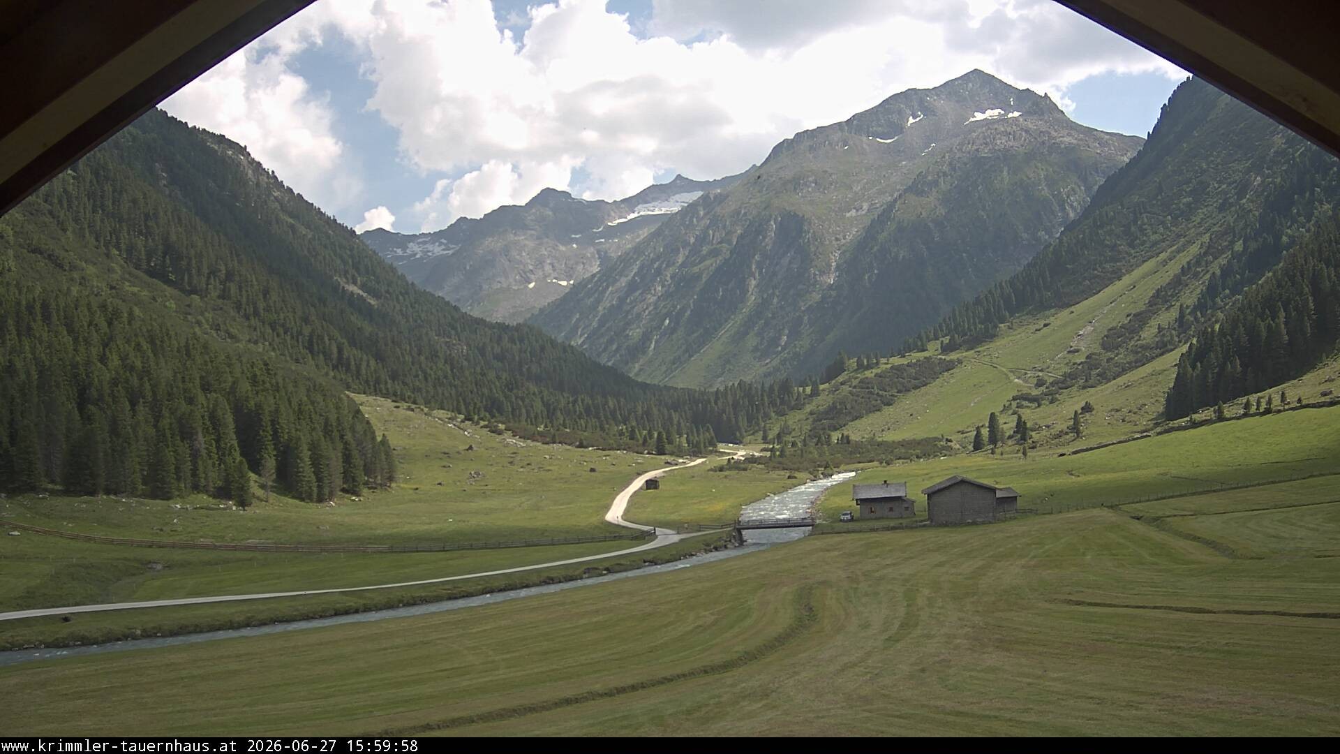 Archived image Mountain Hut Krimmler Tauernhaus - Webcam South