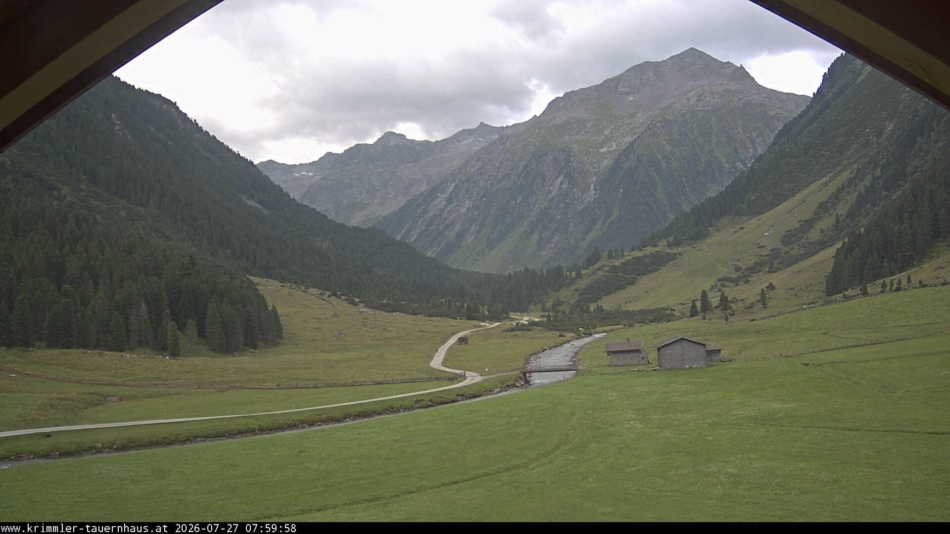 Archived image Mountain Hut Krimmler Tauernhaus - Webcam South