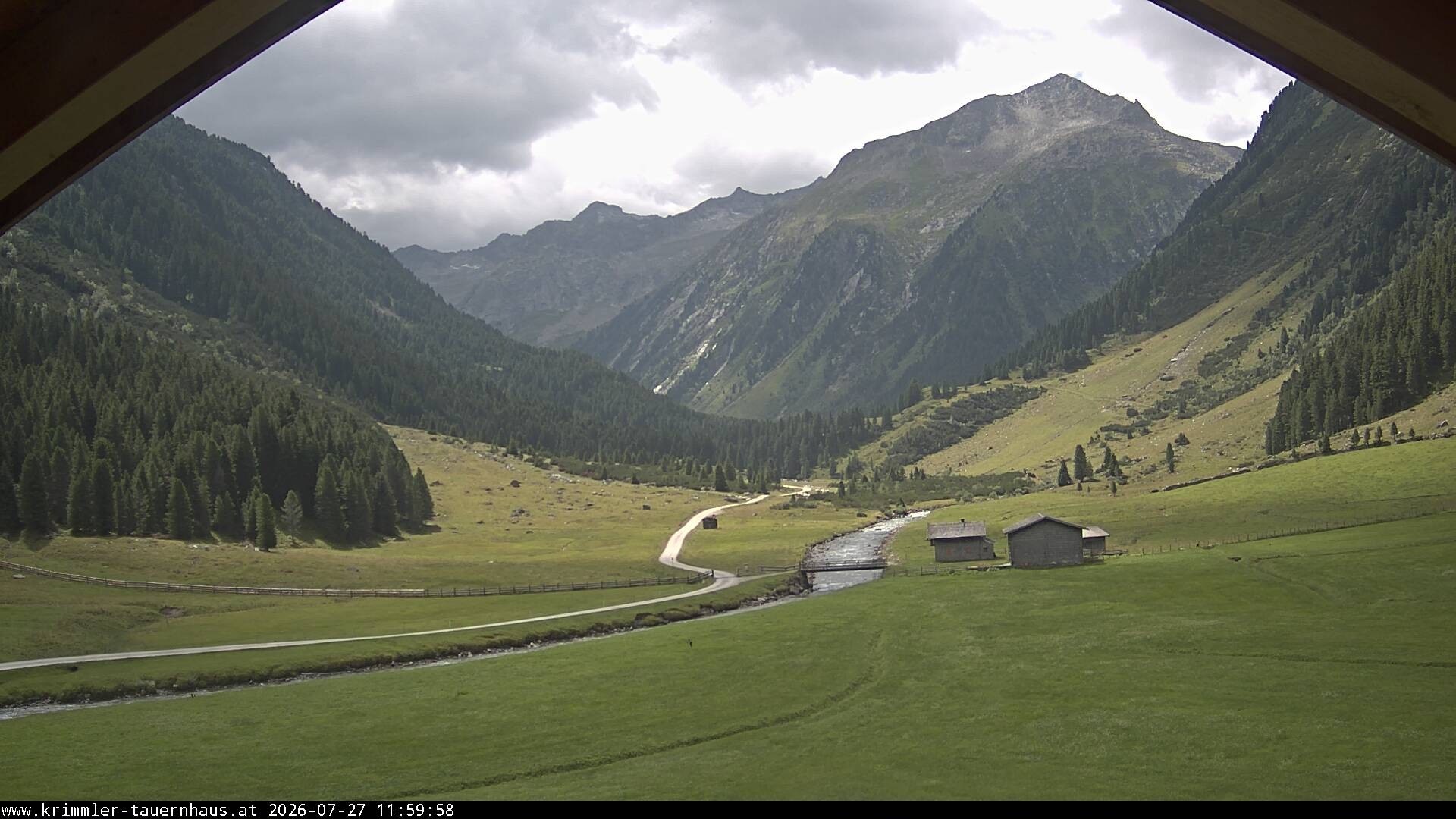 Archived image Mountain Hut Krimmler Tauernhaus - Webcam South