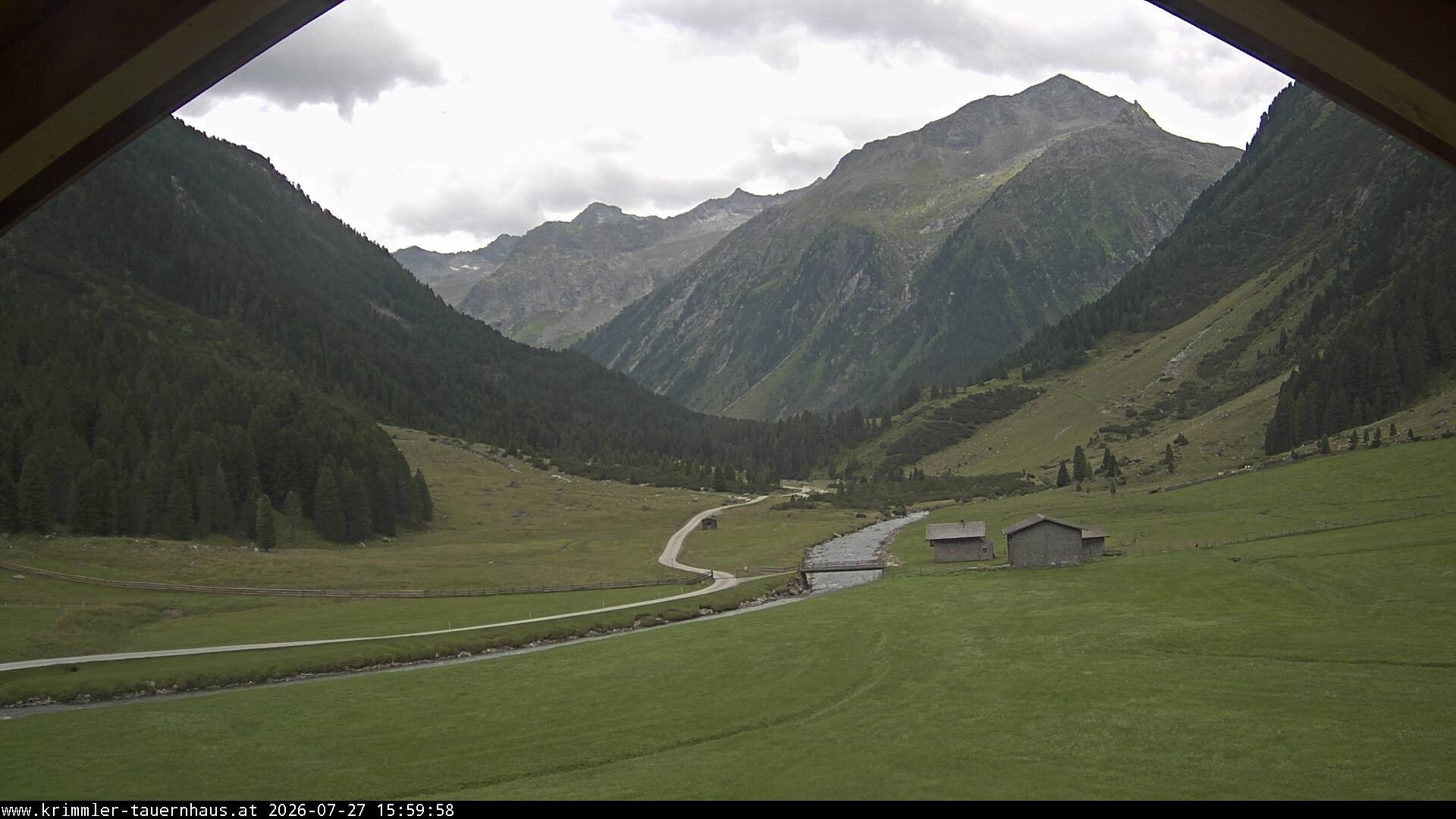 Archived image Mountain Hut Krimmler Tauernhaus - Webcam South