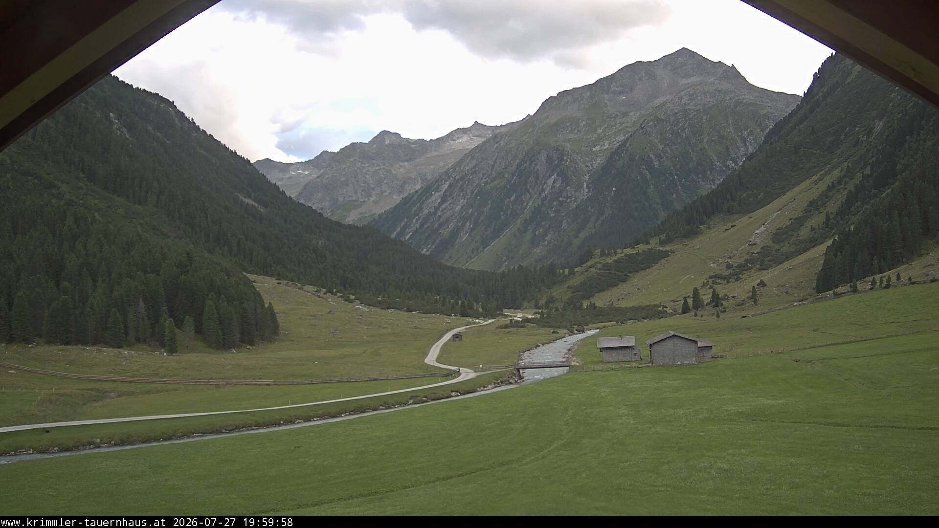 Archived image Mountain Hut Krimmler Tauernhaus - Webcam South
