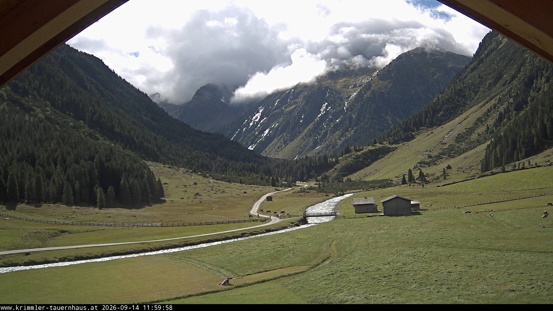 Archiv Foto Webcam Krimmler Tauernhaus Süd (1.622 Meter)