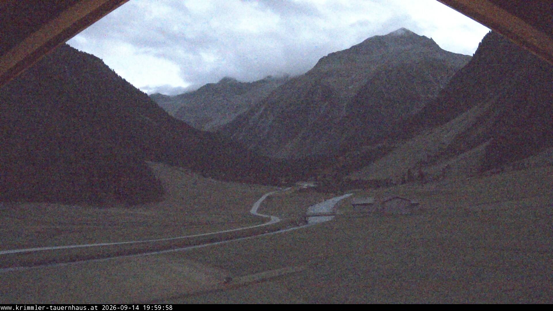 Archiv Foto Webcam Krimmler Tauernhaus Süd (1.622 Meter)
