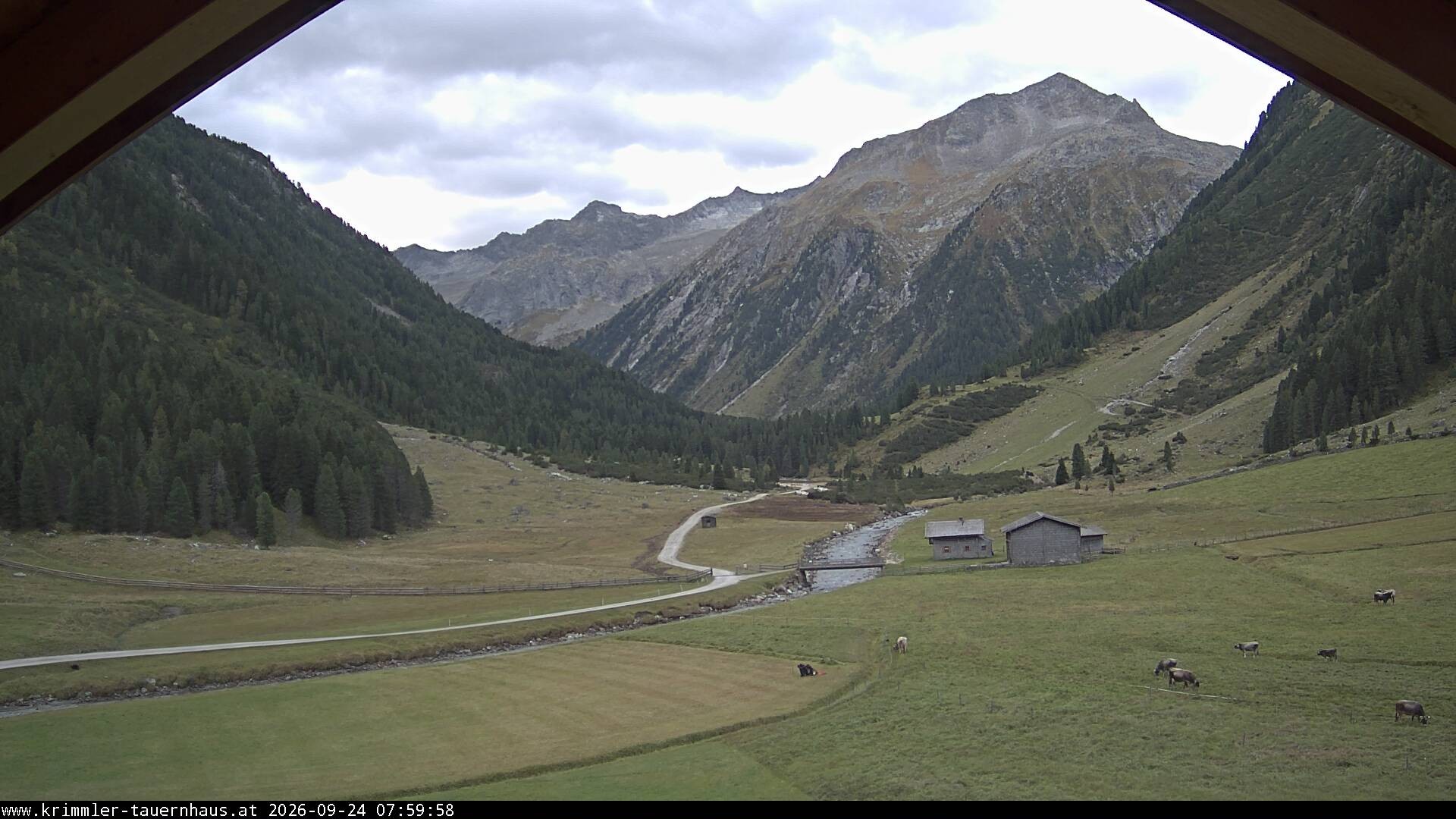 Archived image Mountain Hut Krimmler Tauernhaus - Webcam South